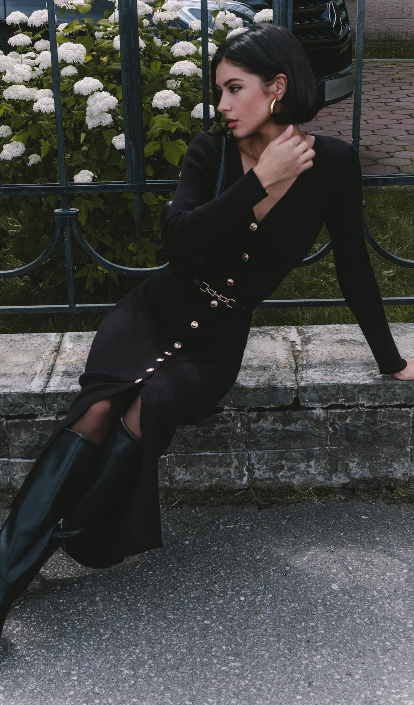 Knitted V Neck Midi Dress -Black