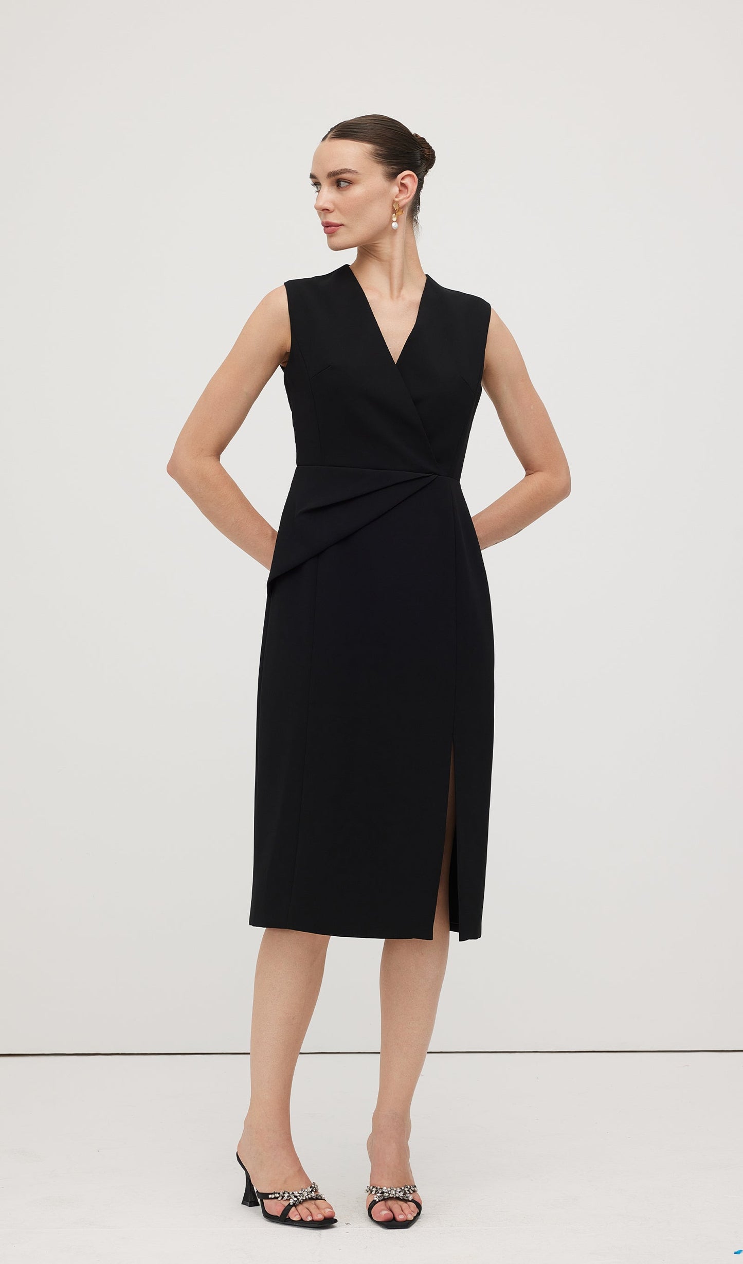 Sleeveless V Neck Pleated Midi Dress