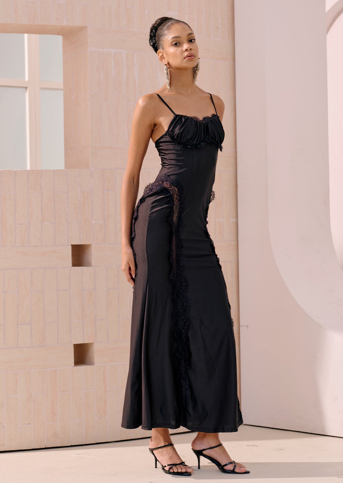 Lace Mermaid Maxi Dress In Black