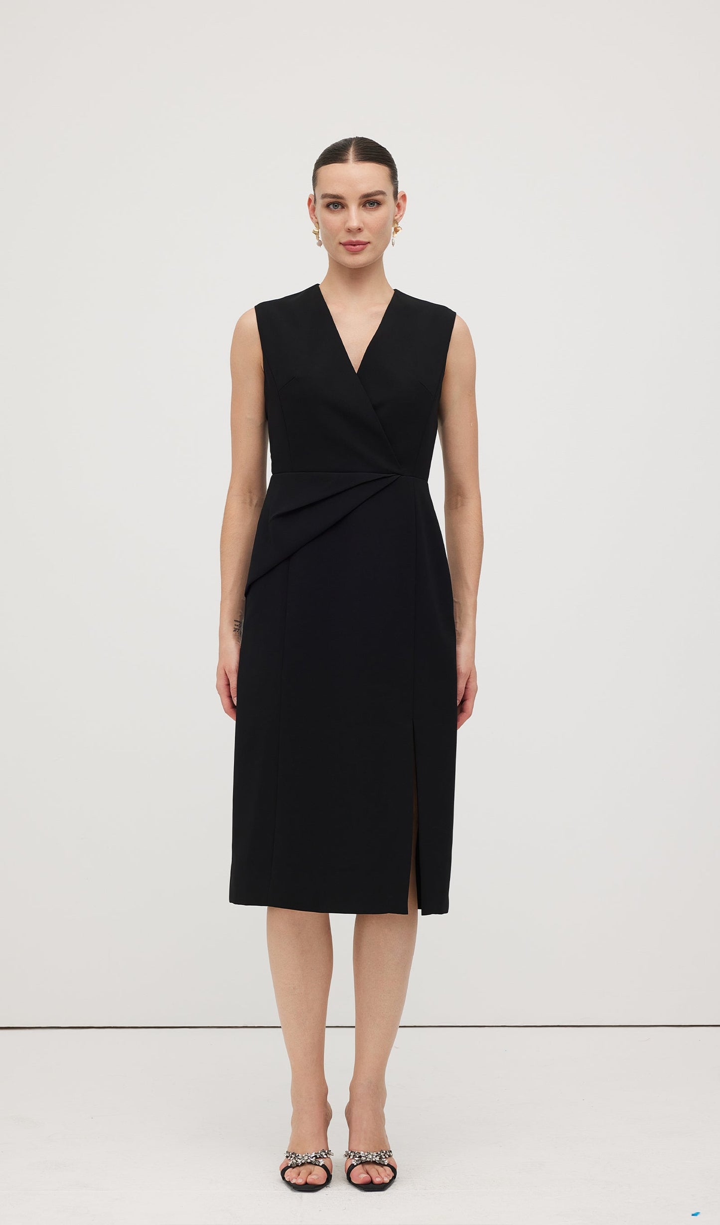 Sleeveless V Neck Pleated Midi Dress