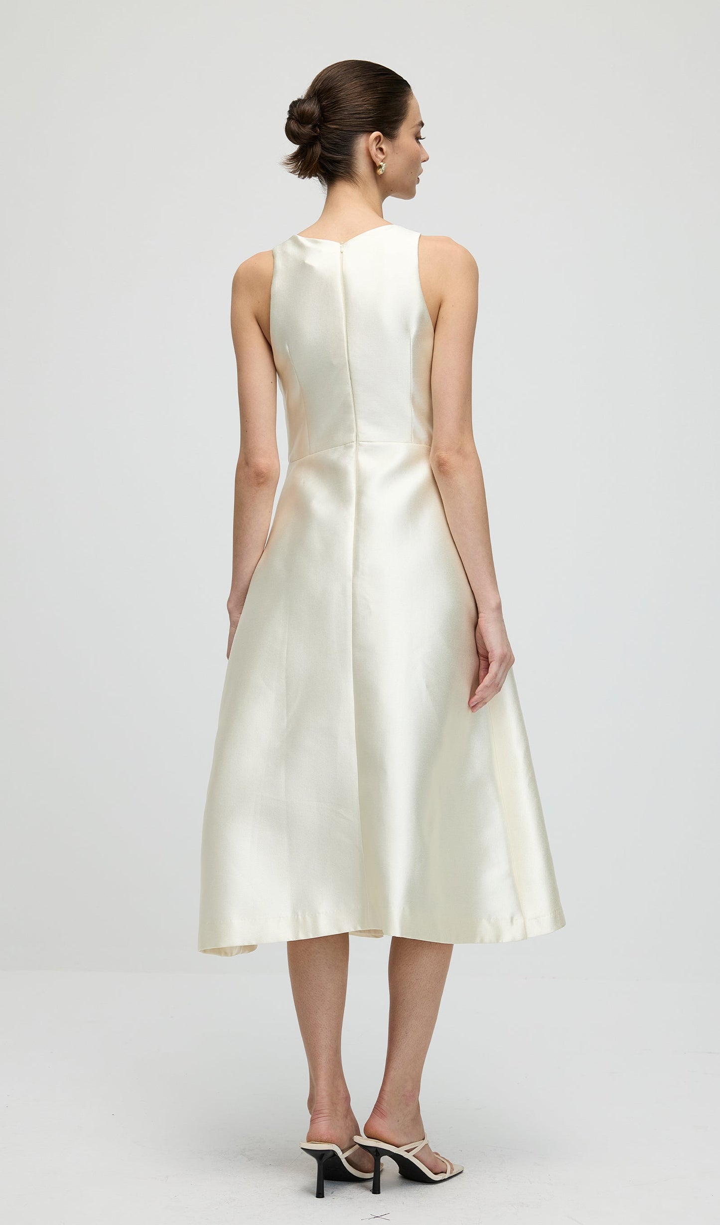 Sleeveless V Neck Bow Midi Dress In White